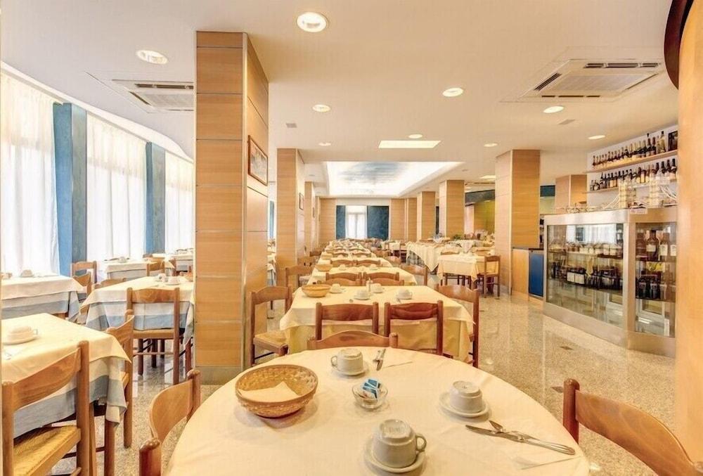 Hotel Astromare Лидо-ди-Езоло Экстерьер фото
